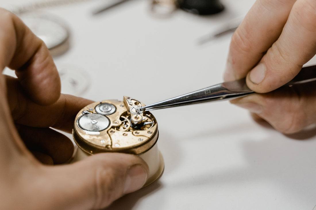 Signs of a Counterfeit Luxury Watch: 10 Red Flags Smart Buyers Check First